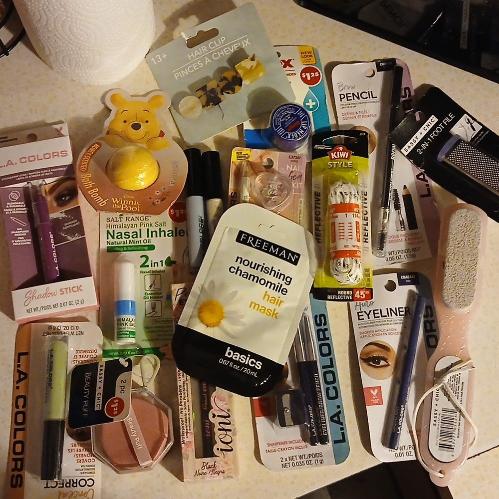 L.A. Colors Beauty Essentials Set - Multicolor.. Random Items